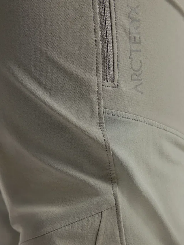 Pantaloni Rhoam da donna